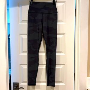 ALO Yoga Camouflage Leggings in Green and Brown